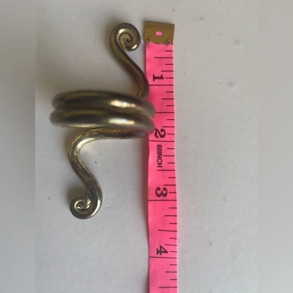 Set of 10 silver plated napkin rings.